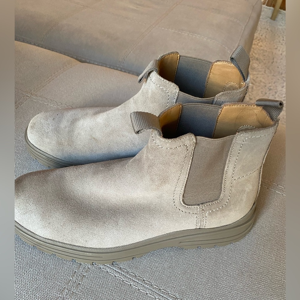 Crown Vintage Men's Chukka Boots in Light Taupe Suede